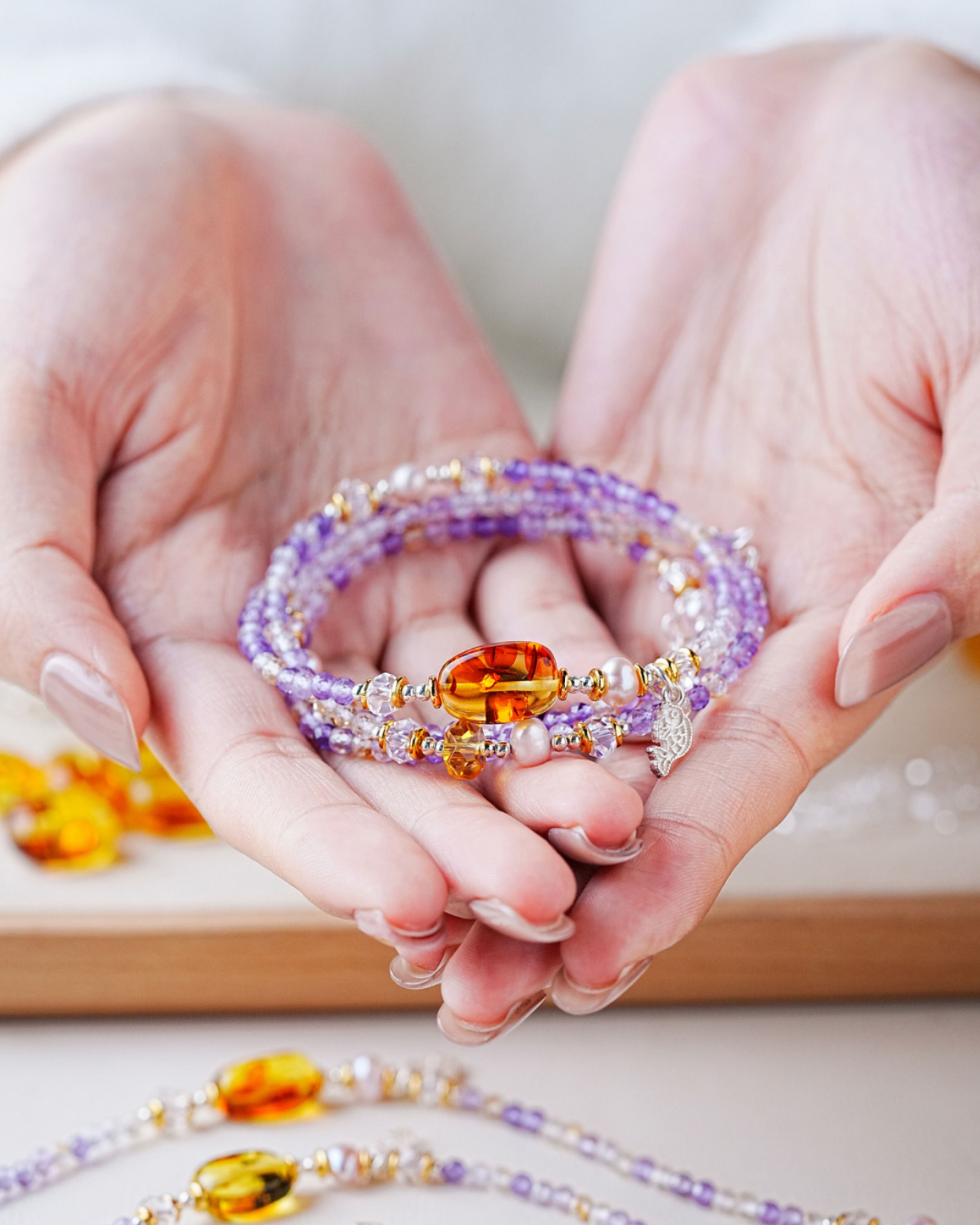 Pulsera multivueltas con armonía de ámbar y ametrina con flor de fuego