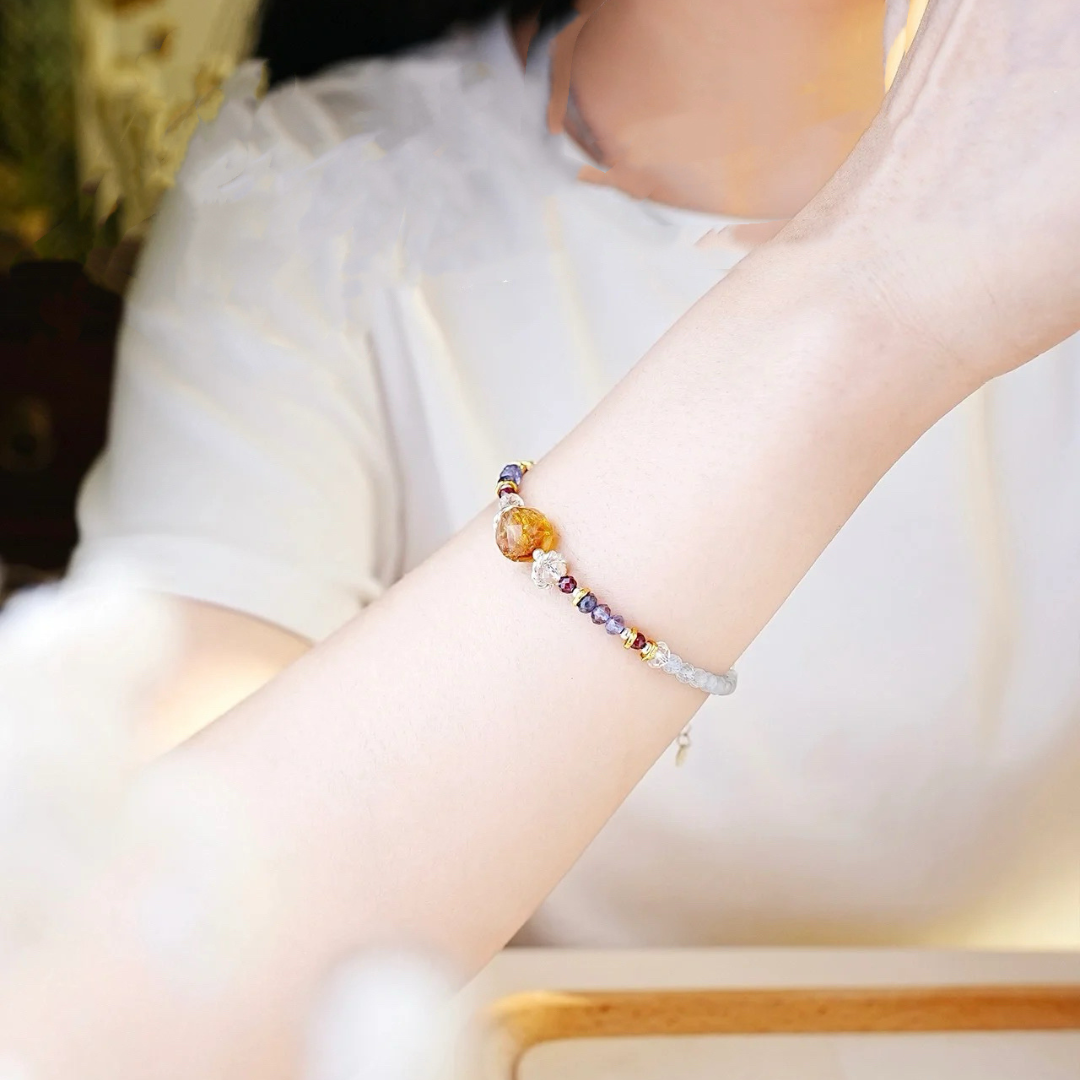 Pulsera de cuentas de mijo con claridad de aguamarina Koi Water Flow