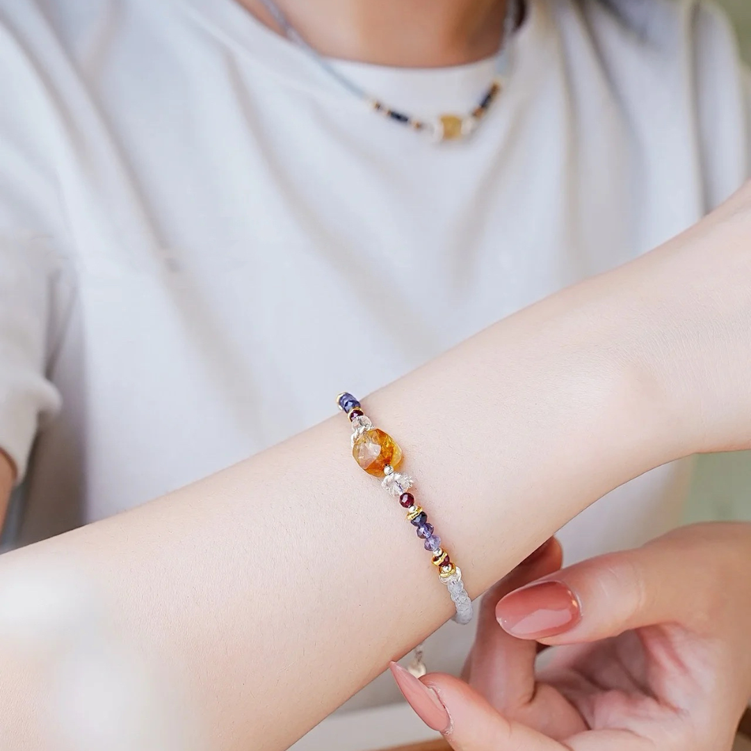 Pulsera de cuentas de mijo con claridad de aguamarina Koi Water Flow