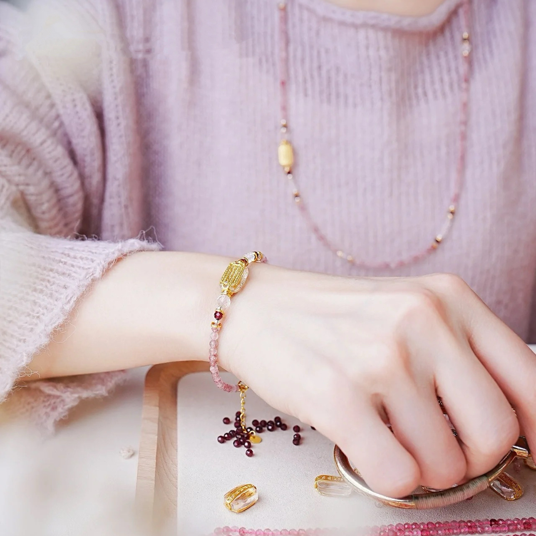 Pulsera de cuentas de mijo de amor de cuarzo fresa con los cinco sutras de Fire Ignite