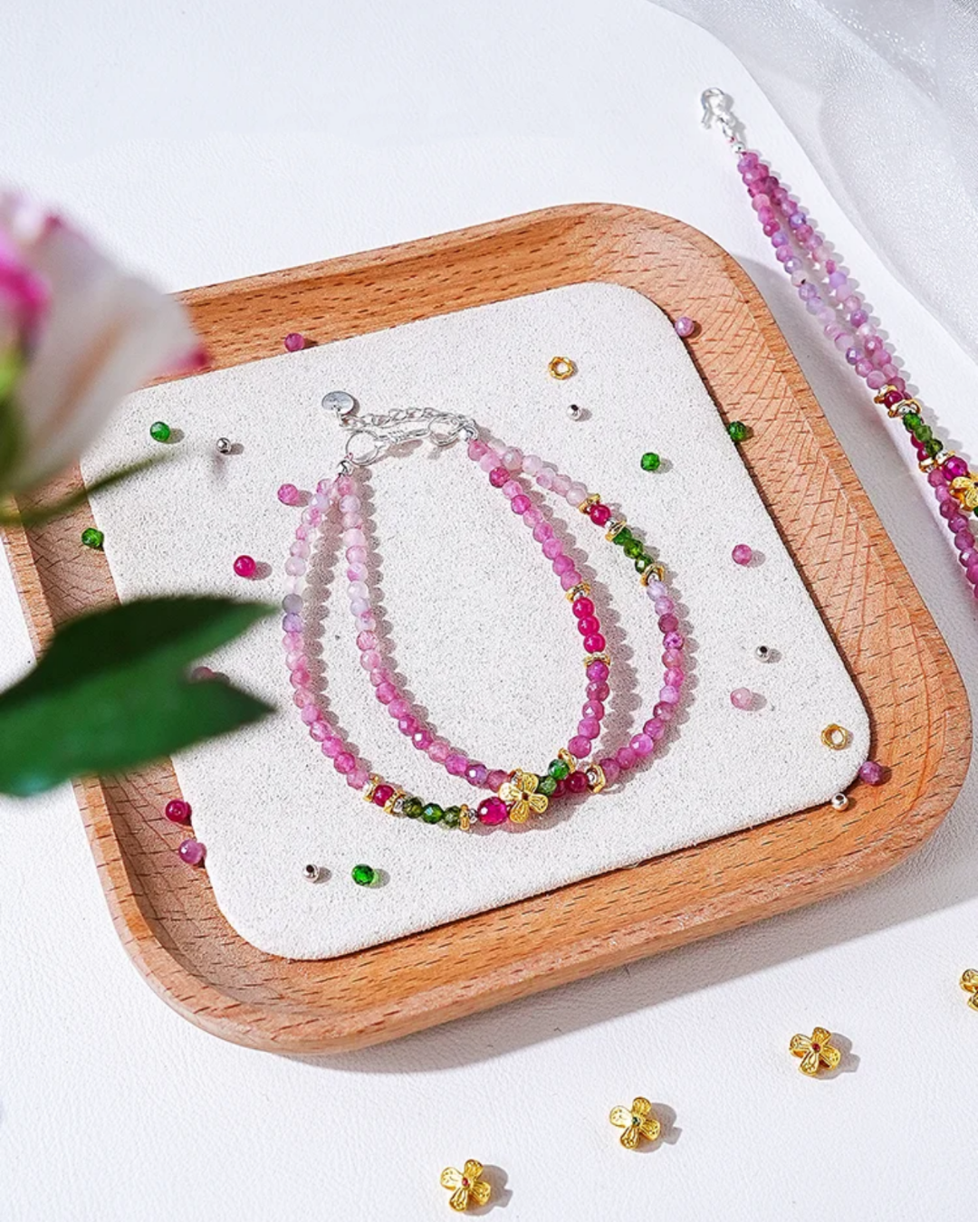 Pulsera de doble bucle con fuego, osmanto, corindón, apatita y amor.