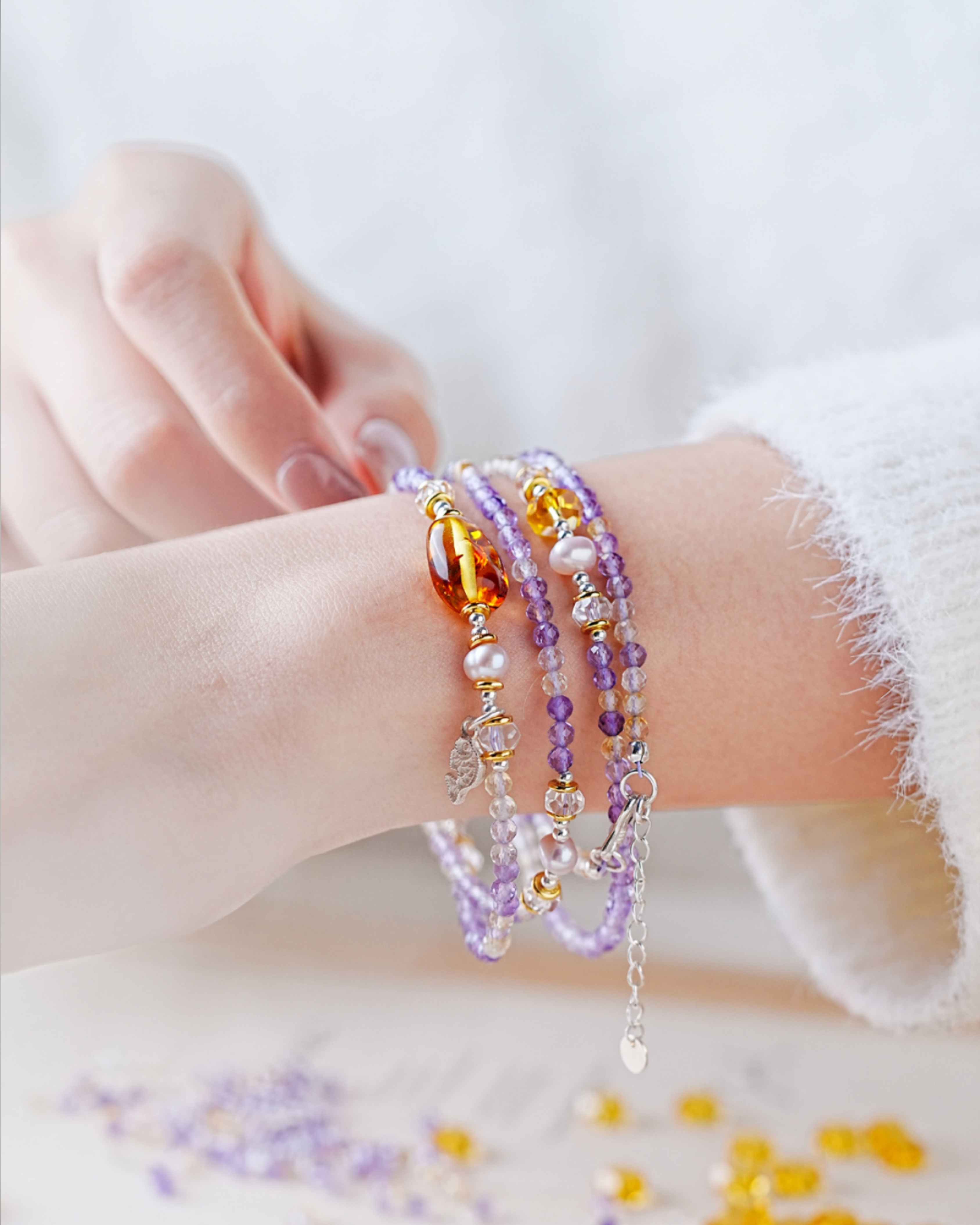 Pulsera multivueltas con armonía de ámbar y ametrina con flor de fuego